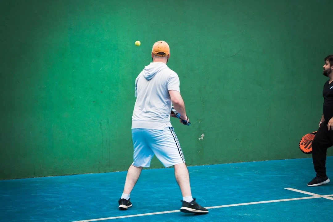 Phong cách chơi của Alcaraz đầy mạnh mẽ và tự tin trên sân.