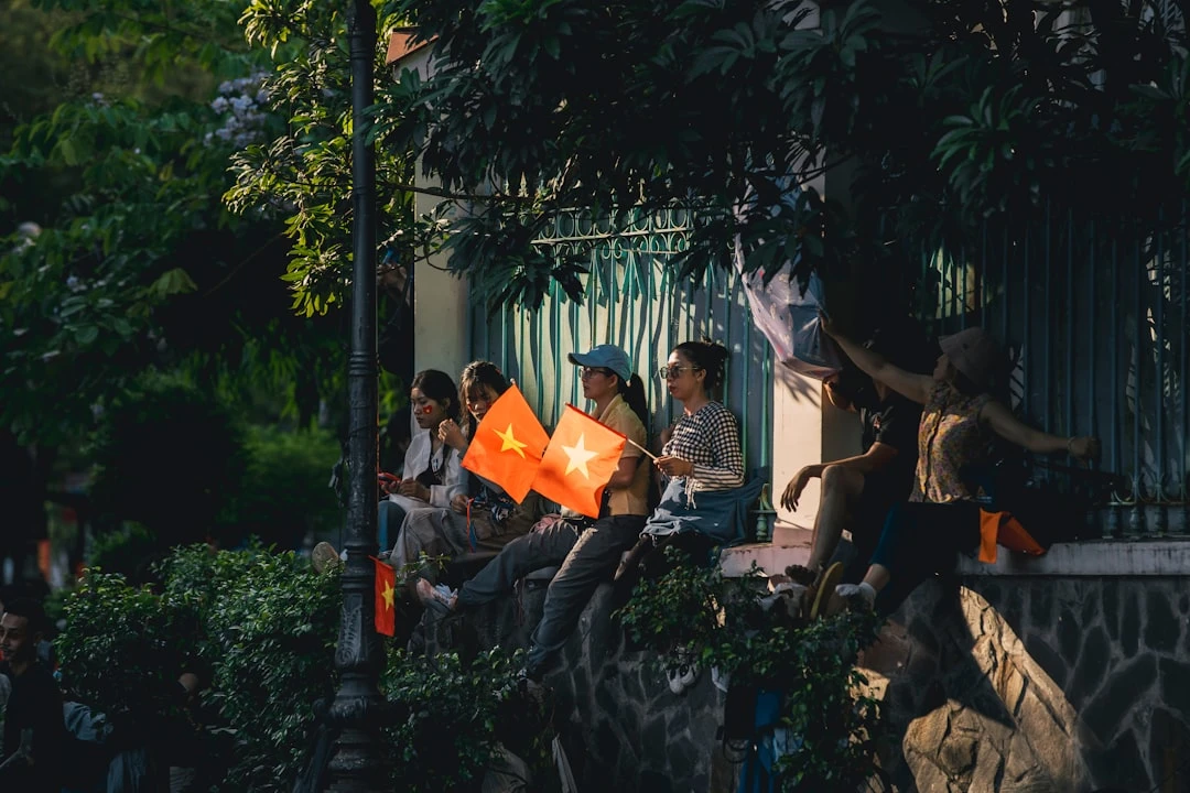 Trận đấu bóng rổ chuyên nghiệp với khán giả đông đúc tại sân Royal City